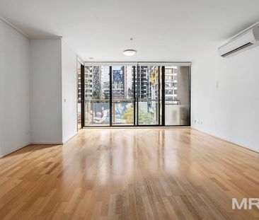 Live in the heart of Melbourne - Photo 1