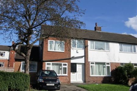 7 Bed - Estcourt Terrace, Headingley, Leeds - Photo 3