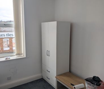 Studio Flat, Shaw Road, OL1 - Photo 4