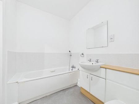 2 bedroom Flat To Let - Photo 4