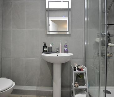 3 bedroom end of terrace house to rent - Photo 4