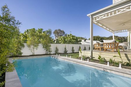 4 Bedroom Double Storey Duplex in Sunrise Beach - Photo 2