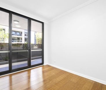 Modern & Tranquil Courtyard Living | Floorboards - Photo 3