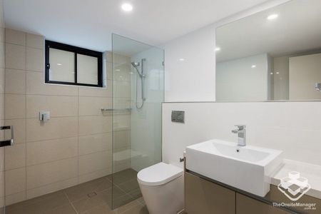 Contemporary Inner-City Living Outstanding location & outlook Everything right on your door step - Photo 2