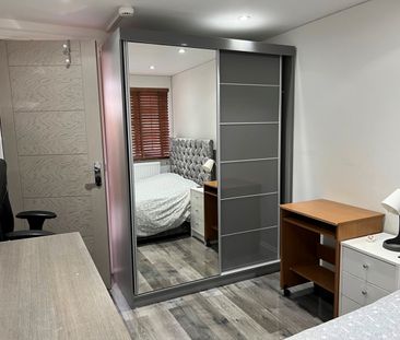 Room in a Shared House, Scarborough Street, E1 - Photo 6