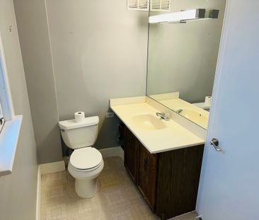 For Lease - 173 Warren Avenue Unit# Upper Level, Oshawa, Ontario - Photo 4