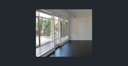 wooo....Wonderful new renovated BIG House! 5 Bed 2 Bath 3 Toilet + Study! Near Macquaire Uni and Shopping Centre. At quiet Street ! - Photo 2