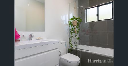 Contemporary Comfort Meets Convenience - Photo 5