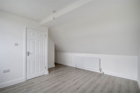 4 bed semi-detached house to rent in Blossom Way, West Drayton, UB7 - Photo 3