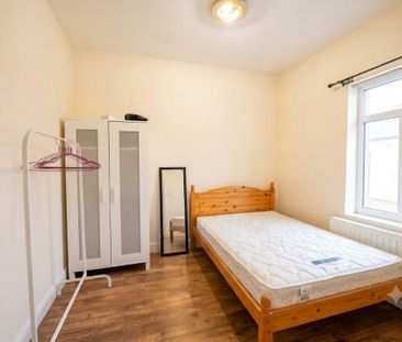4 bedroom terraced house to rent - Photo 5