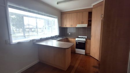 Family home is in one of Geelong's most sought after locations. - Photo 5