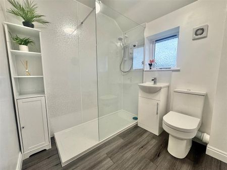 2 bedroom detached house to rent - Photo 5