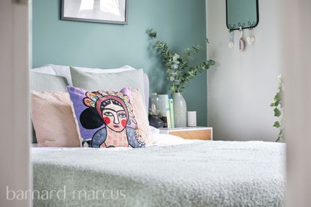 Martin Way, Morden - Photo 3