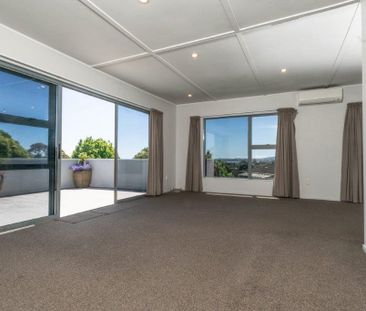 Bright, Calm & Pet-Friendly Home in Glendene - Photo 5