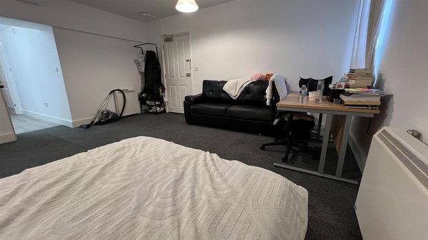 Studio to rent - Photo 1