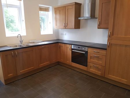 3 bedroom semi-detached house to rent - Photo 5