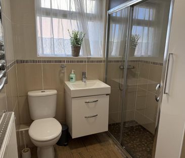 1 bedroom in a house share to rent - Photo 6