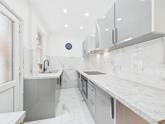 3 bedroom terraced house to rent - Photo 1