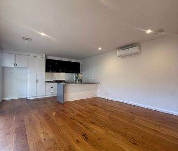 2/40 Hampton Road, Essendon West VIC 3040 - Photo 6