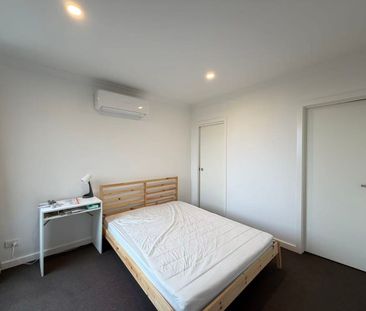 Modern & Spacious Clayton Residence | Prime Location & Ultimate Con... - Photo 2