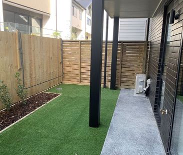 3 bedroom architecturally designed terraced house - Photo 6