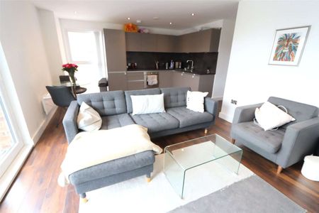 Fully Furnished Two Double Bedroom, Two Bathroom Apartment with a private balcony and ALLOCATED PARKING, residents only GYM and CINEMA ROOM. - Photo 2