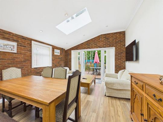 2 bedroom ground floor flat to rent - Photo 1