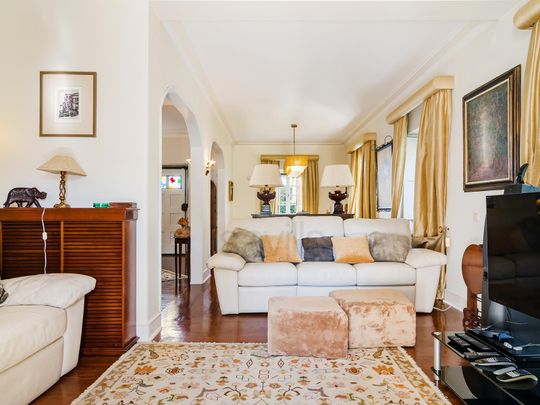 Moradia única na Parede, a poucos metros da praia - Photo 1