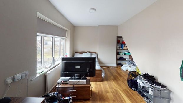 4 bedroom terraced house to rent - Photo 1