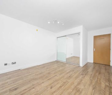 Price £1,195 pcm - Available Now - Unfurnished - Photo 2