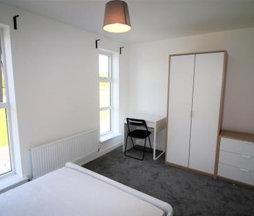 5 bedroom private hall to rent - Photo 3