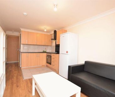 Studio to rent - Photo 2