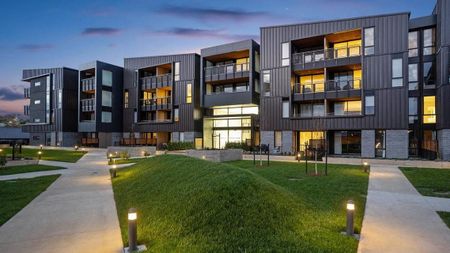 Modern 2-bed apartment with private balcony - Photo 5