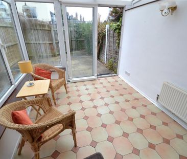 3 bedroom end of terrace house to rent - Photo 2