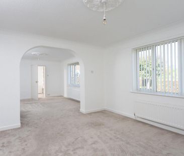 3 bedroom detached bungalow to rent - Photo 2