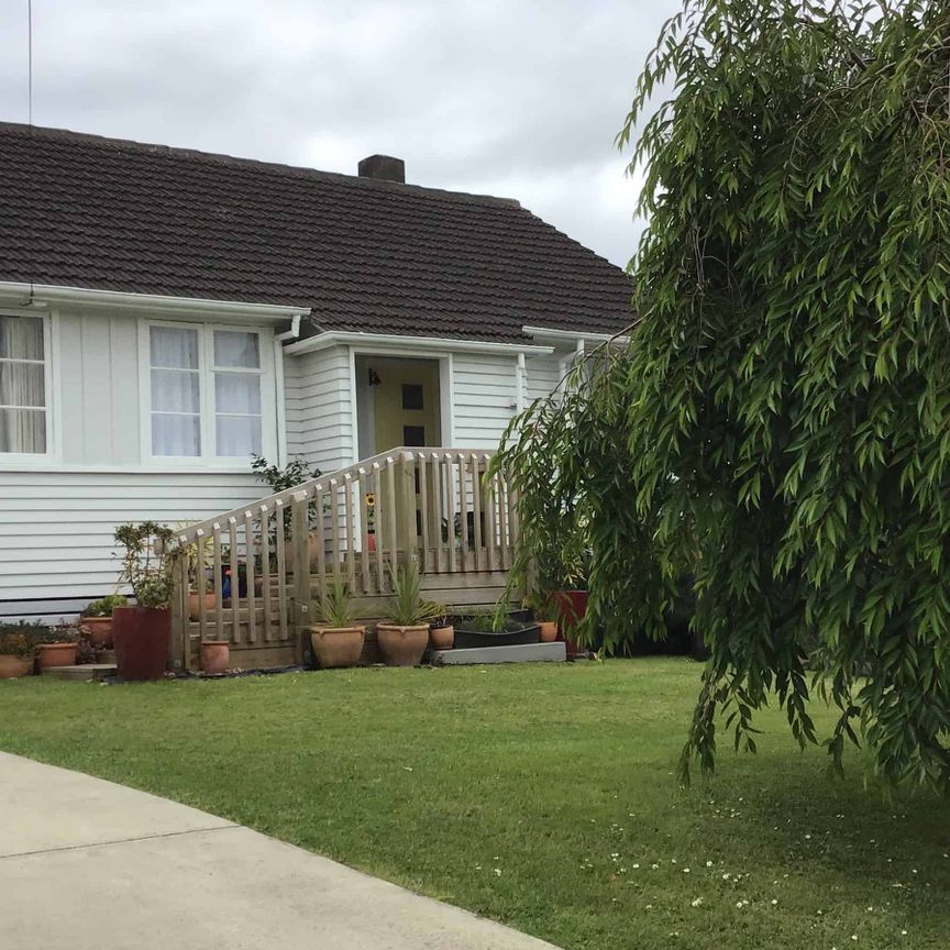 Cozy three-bedroom home available for rent! - Photo 1