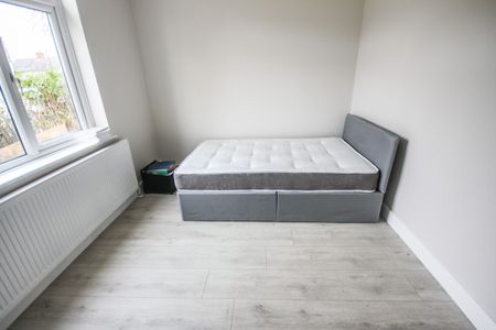 One-Bedroom House share - Photo 2