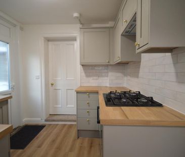 2 bedroom ground floor flat to rent - Photo 4