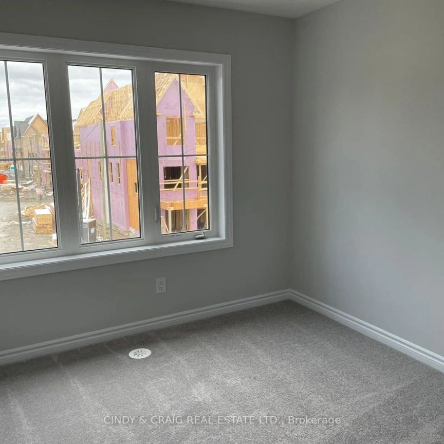 Condo Townhouse For Lease | E9087632 - Photo 1