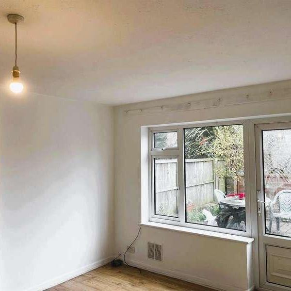 Ashford Crescent, Ashford, TW15 - Photo 1