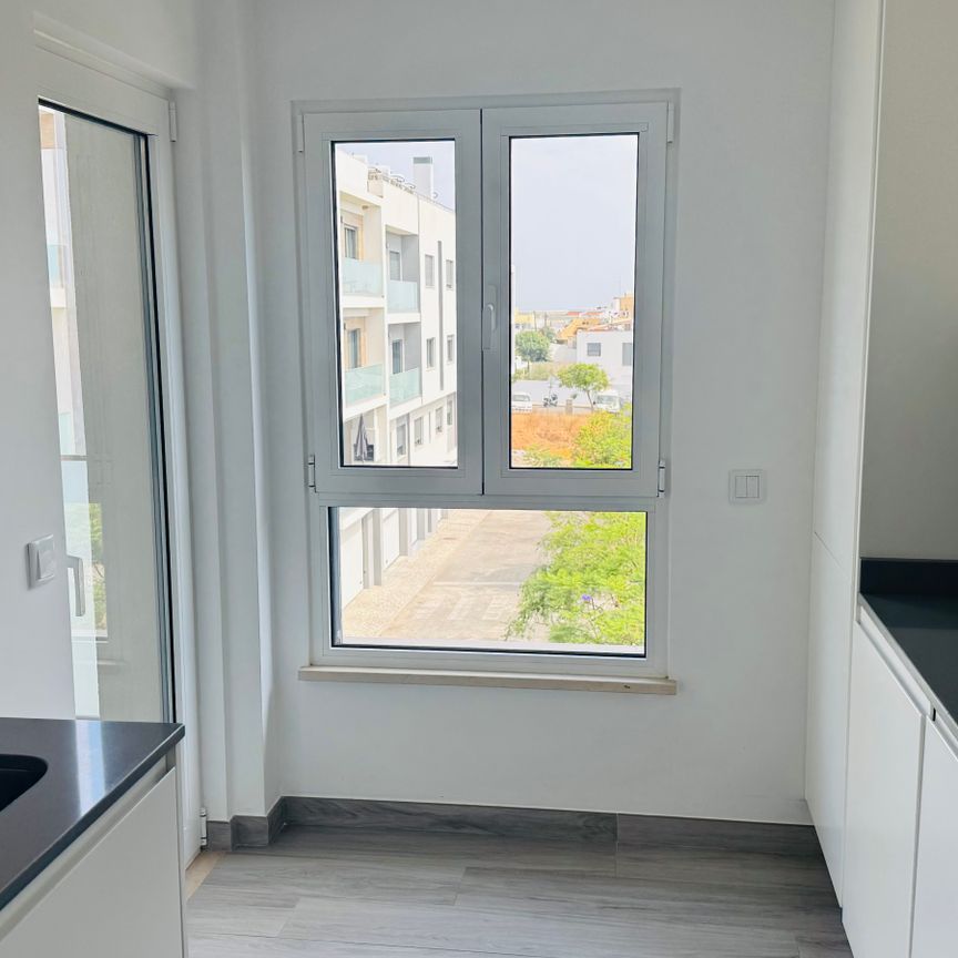 Apartamento T2 com estacionamento, Montenegro, Faro, Algarve - Photo 1