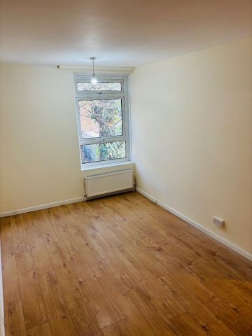 4 Bed Terraced House, Eastbourne Road, E15 - Photo 2