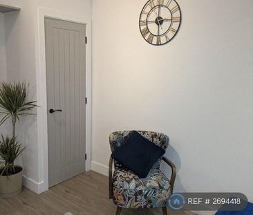 2 bedroom flat to rent - Photo 6