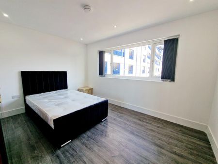 3 bedroom apartment to rent - Photo 4