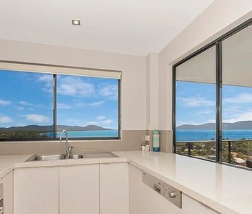 Luxurious City Fringe Living with stunning Views! - Photo 2