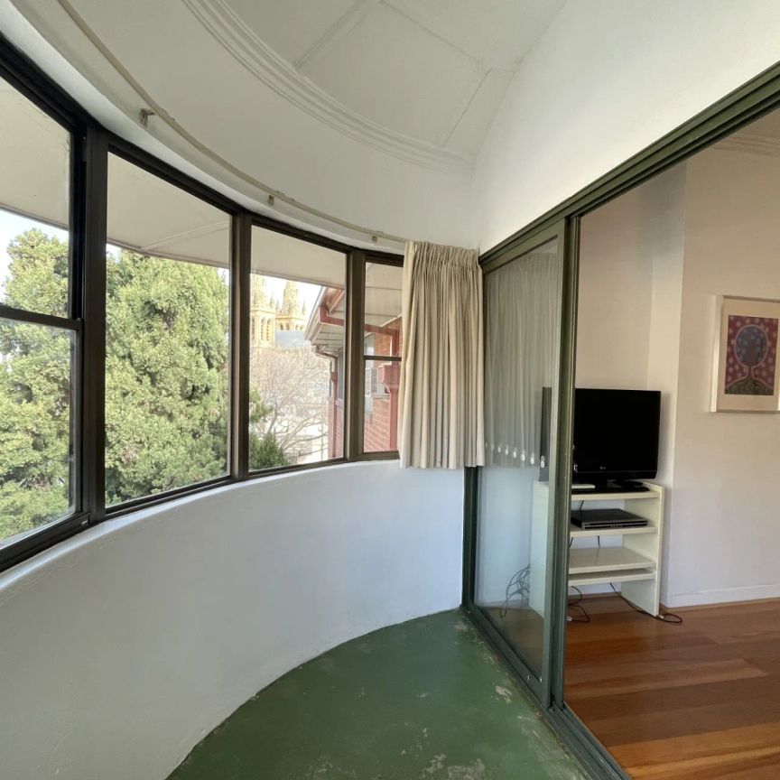 PARTIALLY FURNISHED 1 BEDROOM APARTMENT WITH EXCELLENT LOCATION! - Photo 1