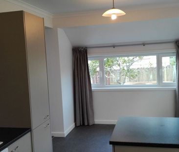 Fully insulated 3 bedroom 1 bathroom home - Photo 4