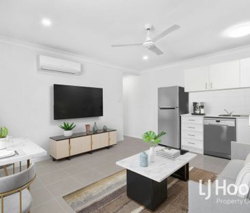 Modern 2 Bedroom Duplex with Air Con in Main Bedroom & Living Area! - Photo 6