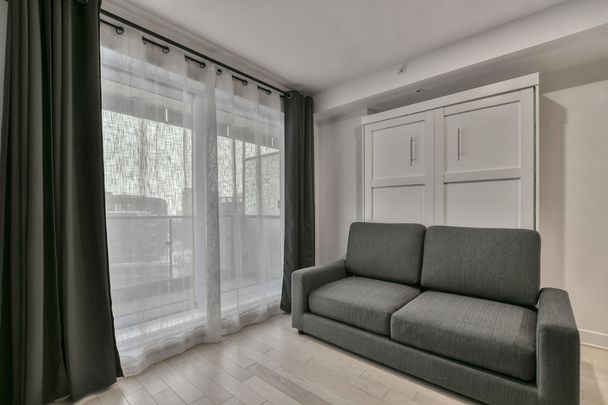 Studio d’exception offert en location semi-meublée à Griffintown – Vue imprenable sur le canal Lachine et la ville - Photo 1