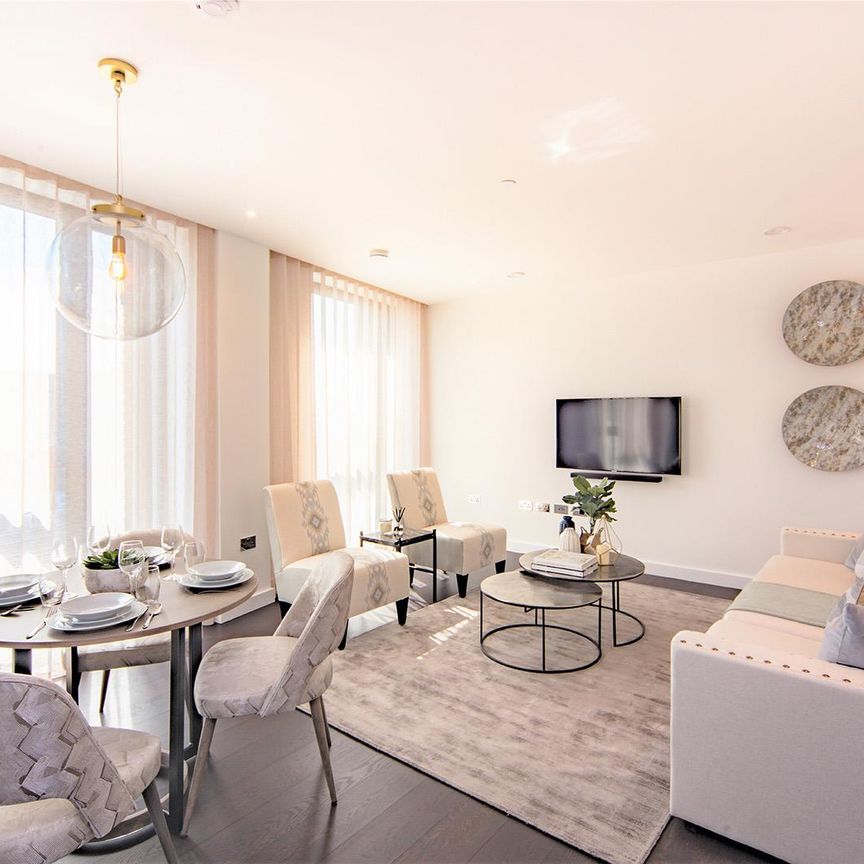 Charles Clowes Walk, London - Photo 1